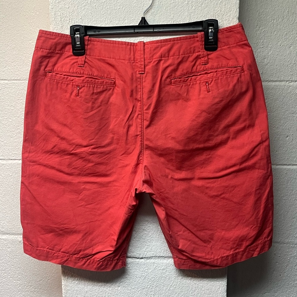 Express Coral Shorts for Men. Size 32 - Picture 2 of 4